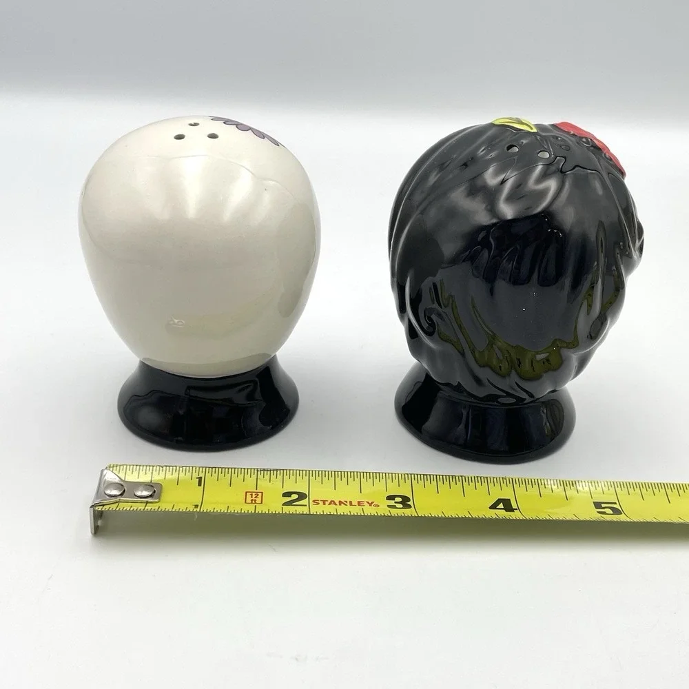 Cracker Barrel Sugar Skull Salt Pepper Shaker Set Day Of The Dead NIB‎ Halloween